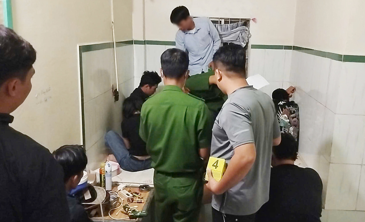 Bắt quả tang ma túy tại An Biên: 11 Nam nữ bị bắt trong phòng trọ - Ảnh 2.