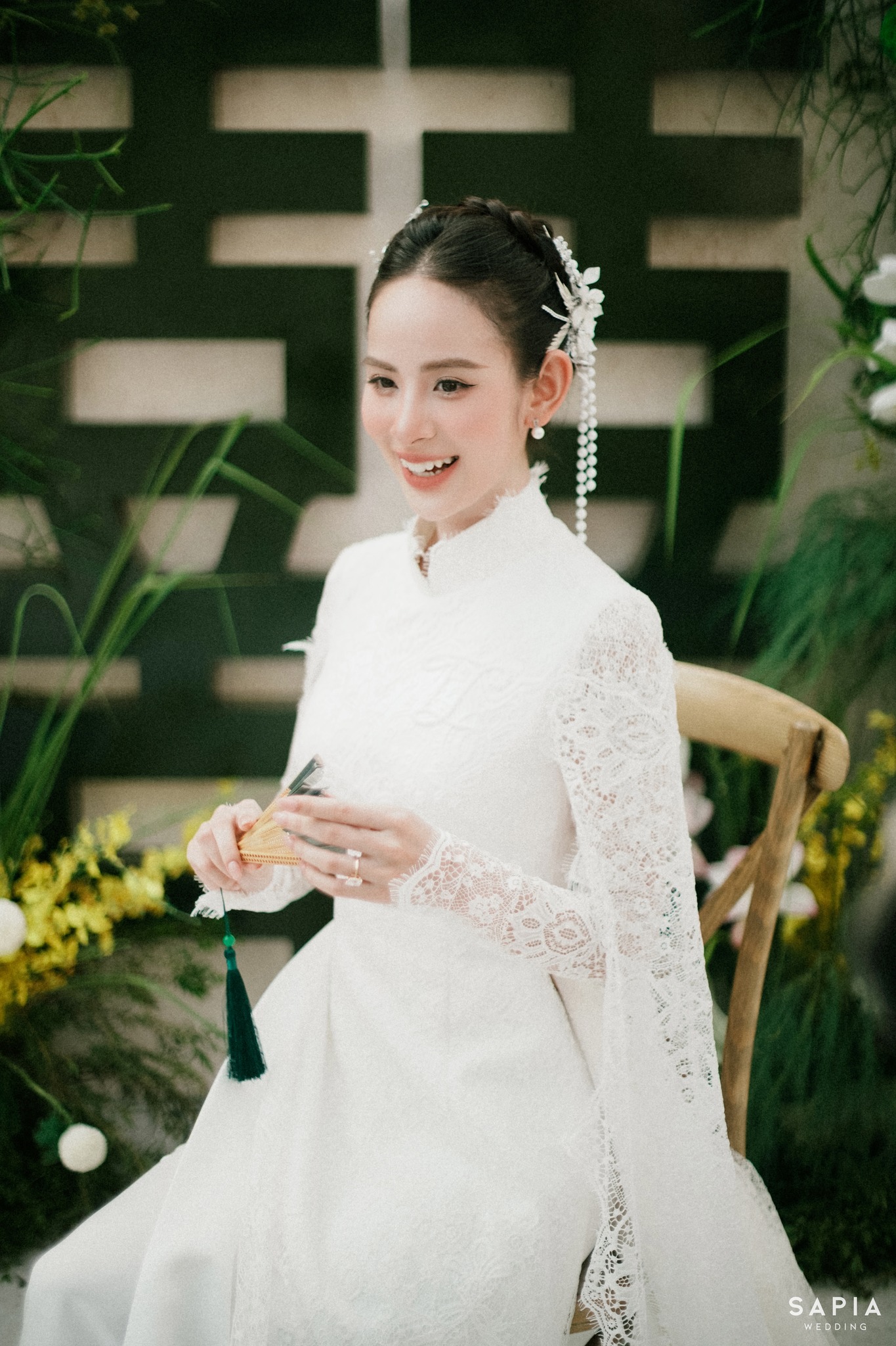 Bão táp của Hương Liên và nhãn dán "dâu hào môn" - Ảnh 2. Bão táp của Hương Liên và nhãn dán "dâu hào môn" - Ảnh 2.