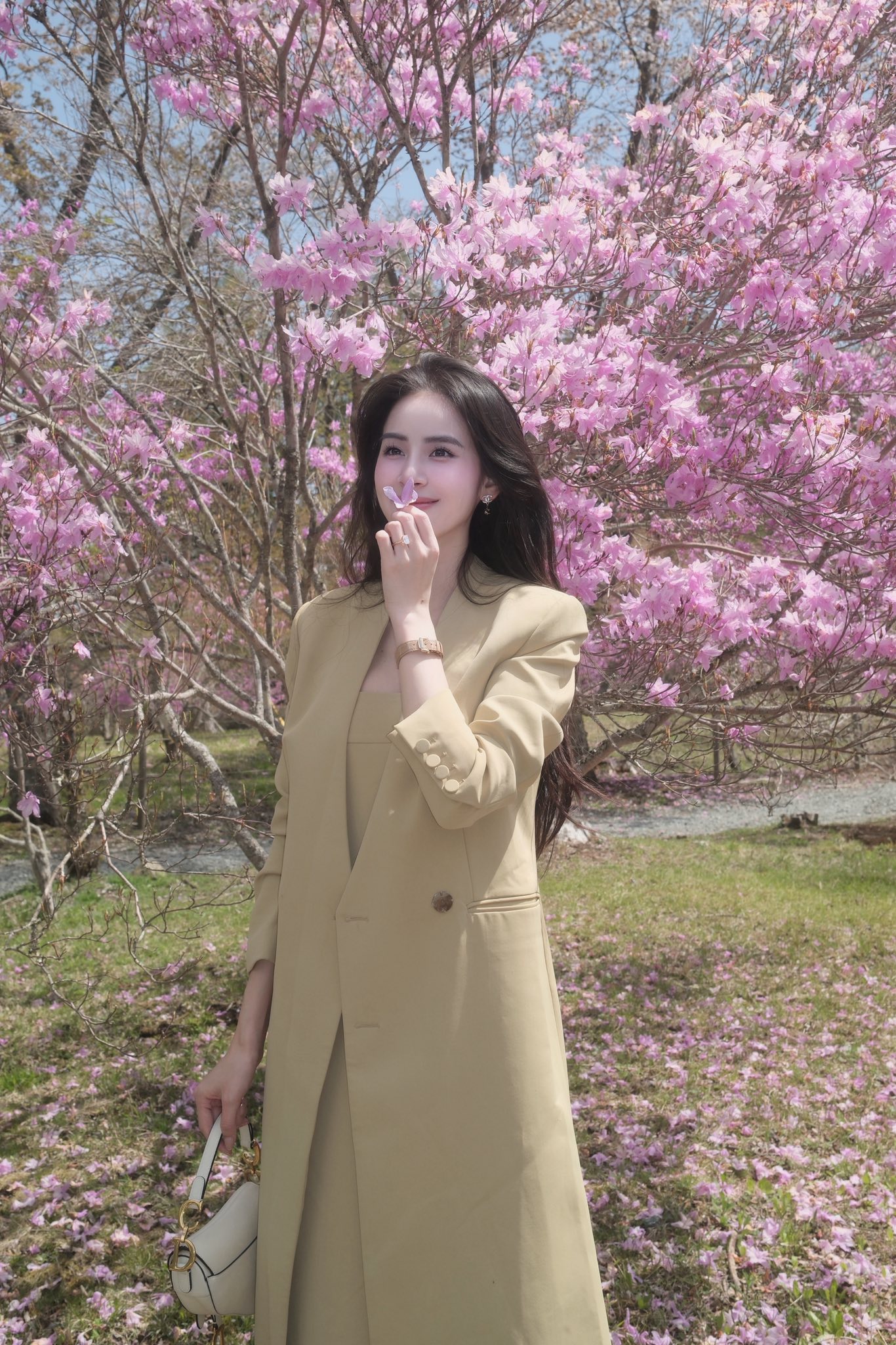 Bão táp của Hương Liên và nhãn dán "dâu hào môn" - Ảnh 9. Bão táp của Hương Liên và nhãn dán "dâu hào môn" - Ảnh 9.