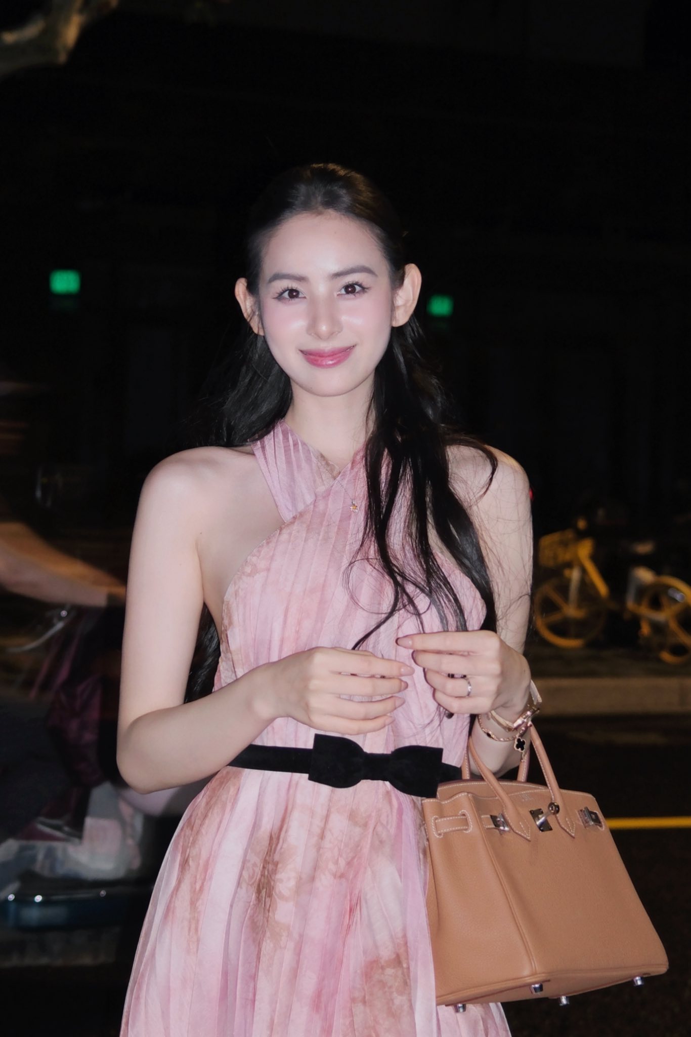 Bão táp của Hương Liên và nhãn dán "dâu hào môn" - Ảnh 6. Bão táp của Hương Liên và nhãn dán "dâu hào môn" - Ảnh 6.