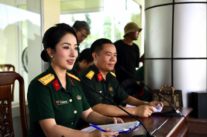 Vẻ đẹp nữ Thượng úy đảm nhận giọng miền Nam tại Đại lễ A80- Ảnh 1. Vẻ đẹp nữ Thượng úy đảm nhận giọng miền Nam tại Đại lễ A80- Ảnh 1.