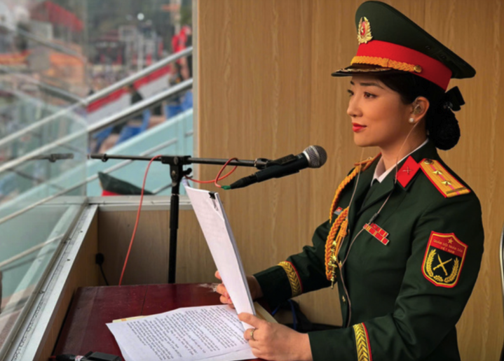 Vẻ đẹp nữ Thượng úy đảm nhận giọng miền Nam tại Đại lễ A80- Ảnh 3. Vẻ đẹp nữ Thượng úy đảm nhận giọng miền Nam tại Đại lễ A80- Ảnh 3.