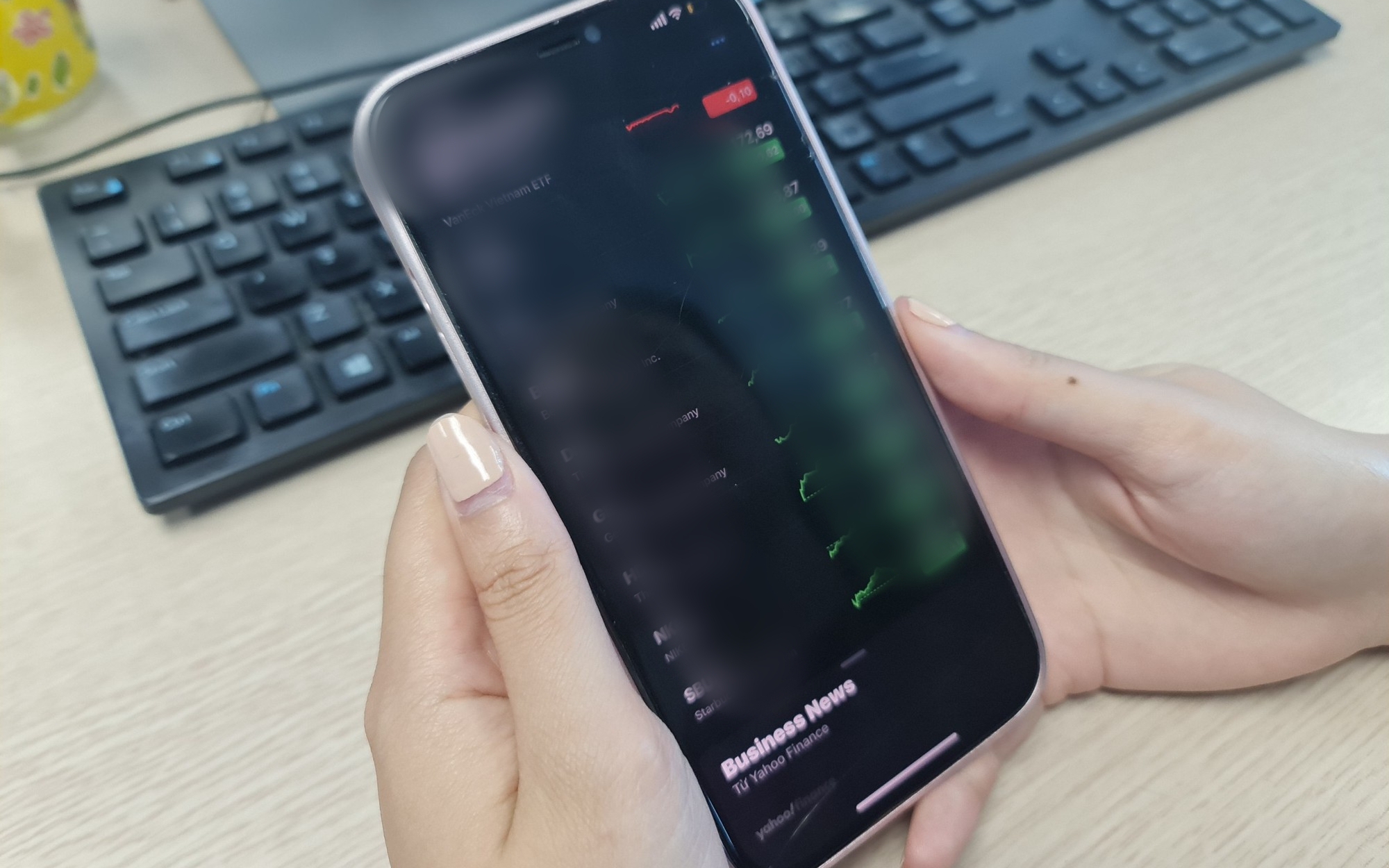 Điều tra vụ người phụ nữ 60 tuổi bị đánh ở chung cư TP HCM - Ảnh 2.