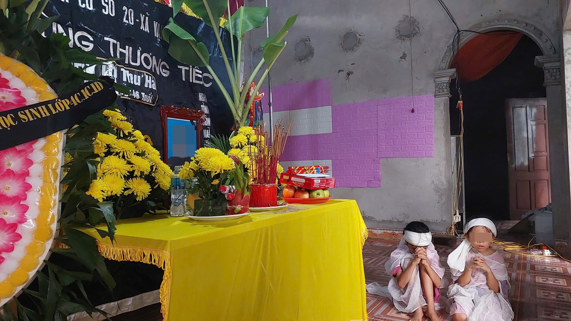 Khởi tố 2 kẻ trộm cắp xe máy, ném ‘bom’ xăng vào công an - Ảnh 2.