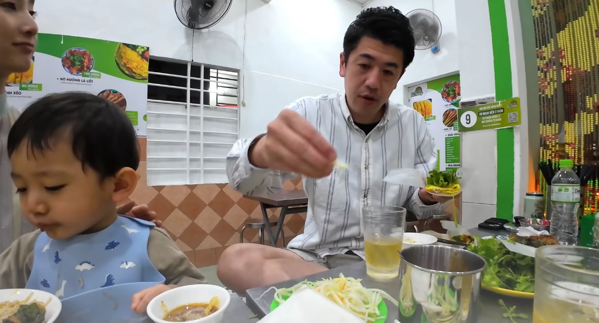 Khách Nhật Ngất Ngây Trước 1 Món Bánh Việt Nam, Thốt Lên “Thật Sự Rất Ngon, Cực Kỳ Thích” 3 Banh Xeo 4 1755499744839 17554997451301608096697
