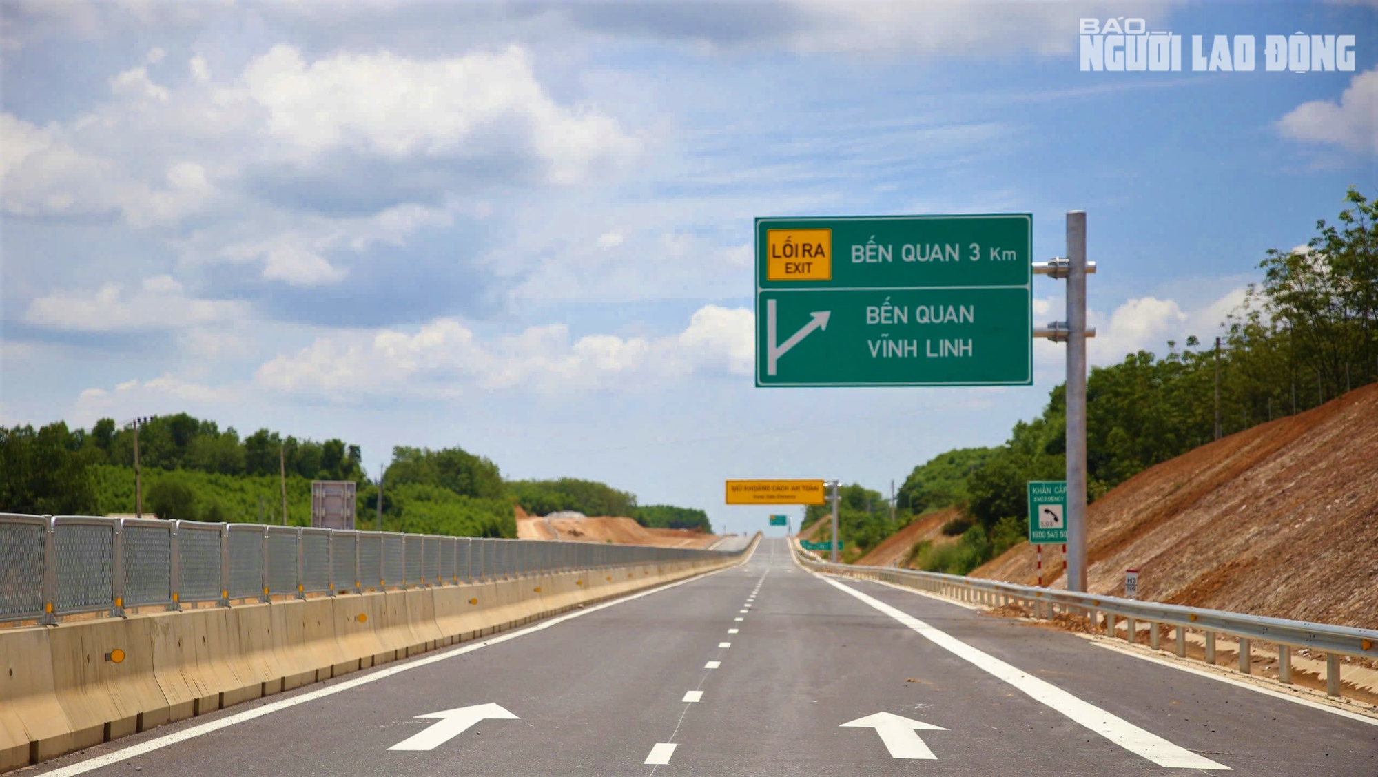 Ngắm đường cao tốc "xuyên núi, vượt sông" hơn 22.500 tỉ qua Quảng Trị trước giờ thông xe - Ảnh 23. Ngắm đường cao tốc "xuyên núi, vượt sông" hơn 22.500 tỉ qua Quảng Trị trước giờ thông xe - Ảnh 23.