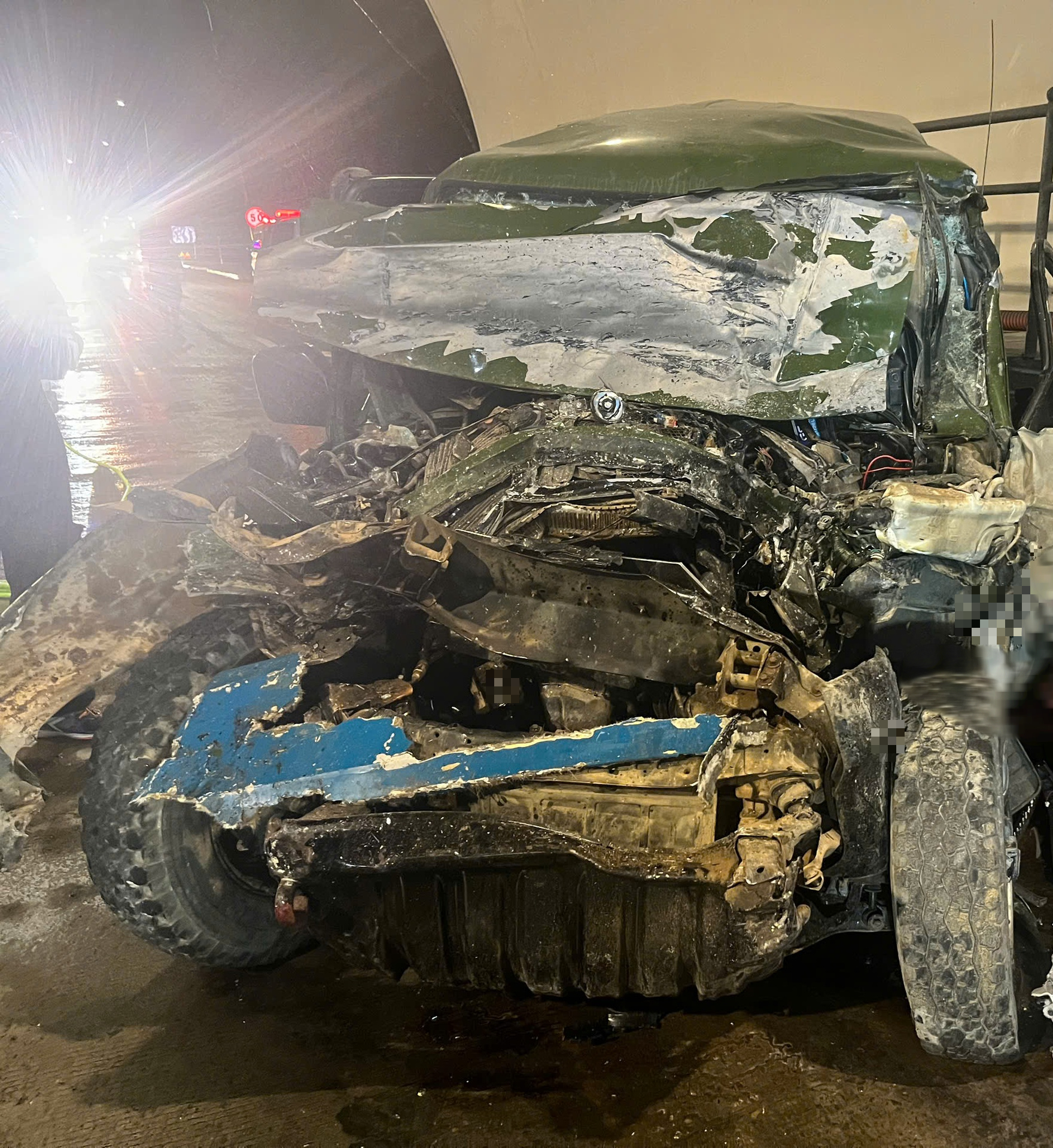 Tai nạn xe kh&aacute;ch giường nằm tại Đ&egrave;o Ngang: 2 Người tử vong thương t&acirc;m - Ảnh 2.