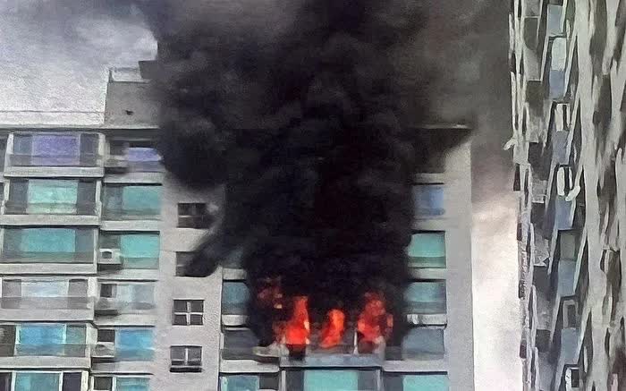 Hỏa hoạn tại chung cư 18 tầng ở thủ đô Seoul, nhiều người thương vong - Ảnh 1.