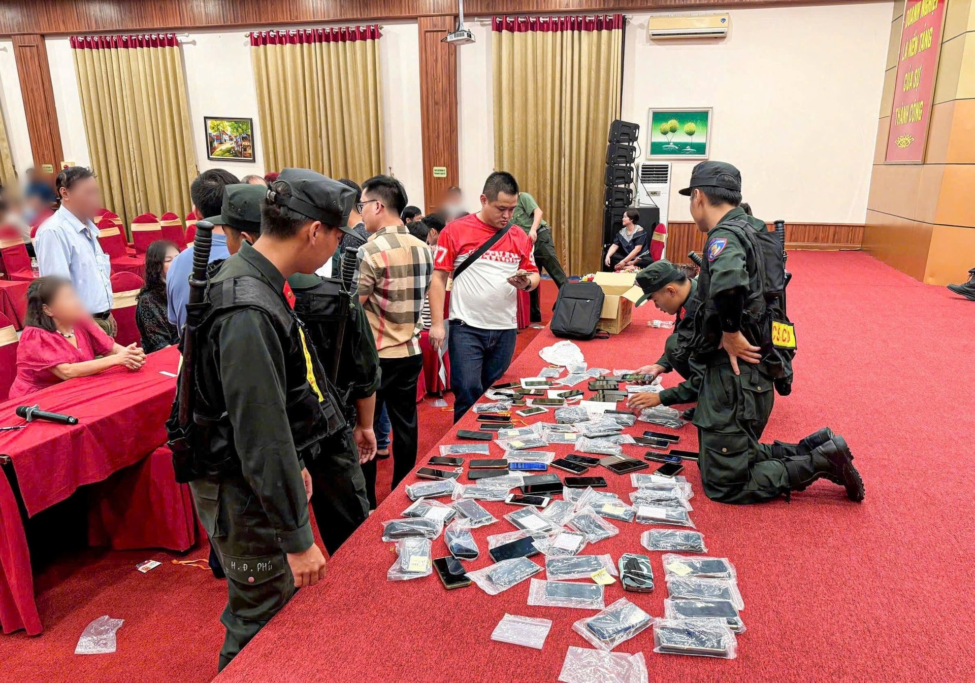 Triệt phá đường dây đa cấp lừa đảo hàng chục tỷ đồng: Dựng công ty ma, thuê người nước ngoài đóng vai doanh nhân tại hội thảo - Ảnh 1.