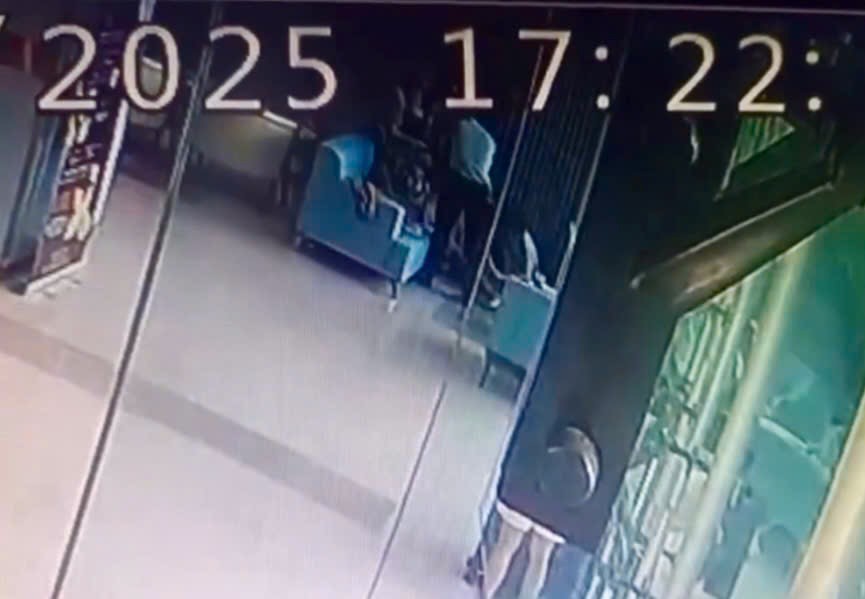 Điều tra vụ phụ nữ 60 tuổi bị đánh tại chung cư Sunwah Pearl TP HCM - Ảnh 1.