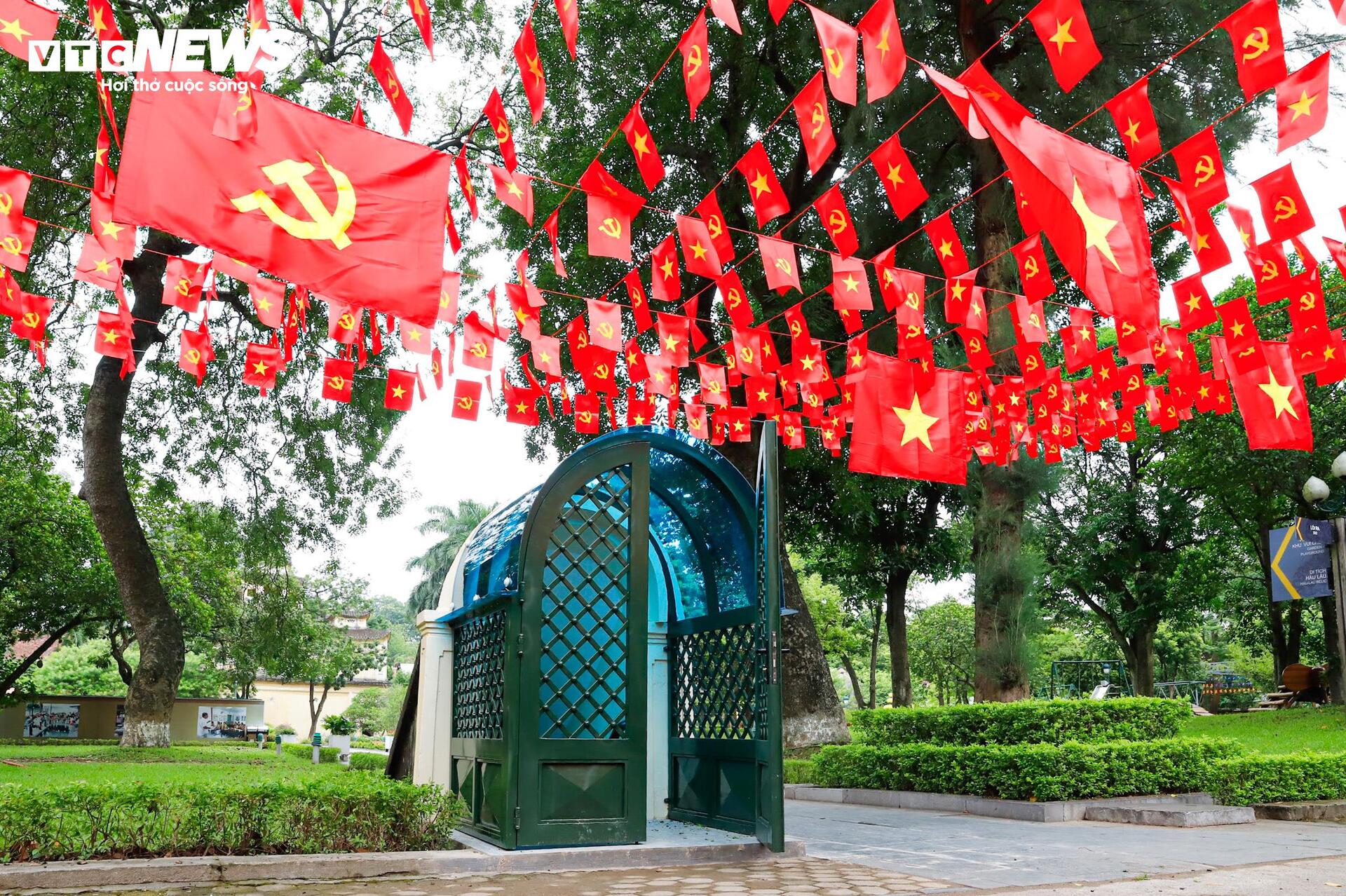 Căn Hầm Cơ yếu Hà Nội mở cửa đón khách tham quan lần đầu tiên - Ảnh 1. Căn Hầm Cơ yếu Hà Nội mở cửa đón khách tham quan lần đầu tiên - Ảnh 1.