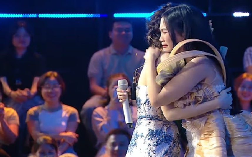Phương Mỹ Chi: "Tôi đang ngồi trên máy bay, cô Mỹ Tâm vẫn hiện ra"- Ảnh 2. Phương Mỹ Chi: "Tôi đang ngồi trên máy bay, cô Mỹ Tâm vẫn hiện ra"- Ảnh 2.