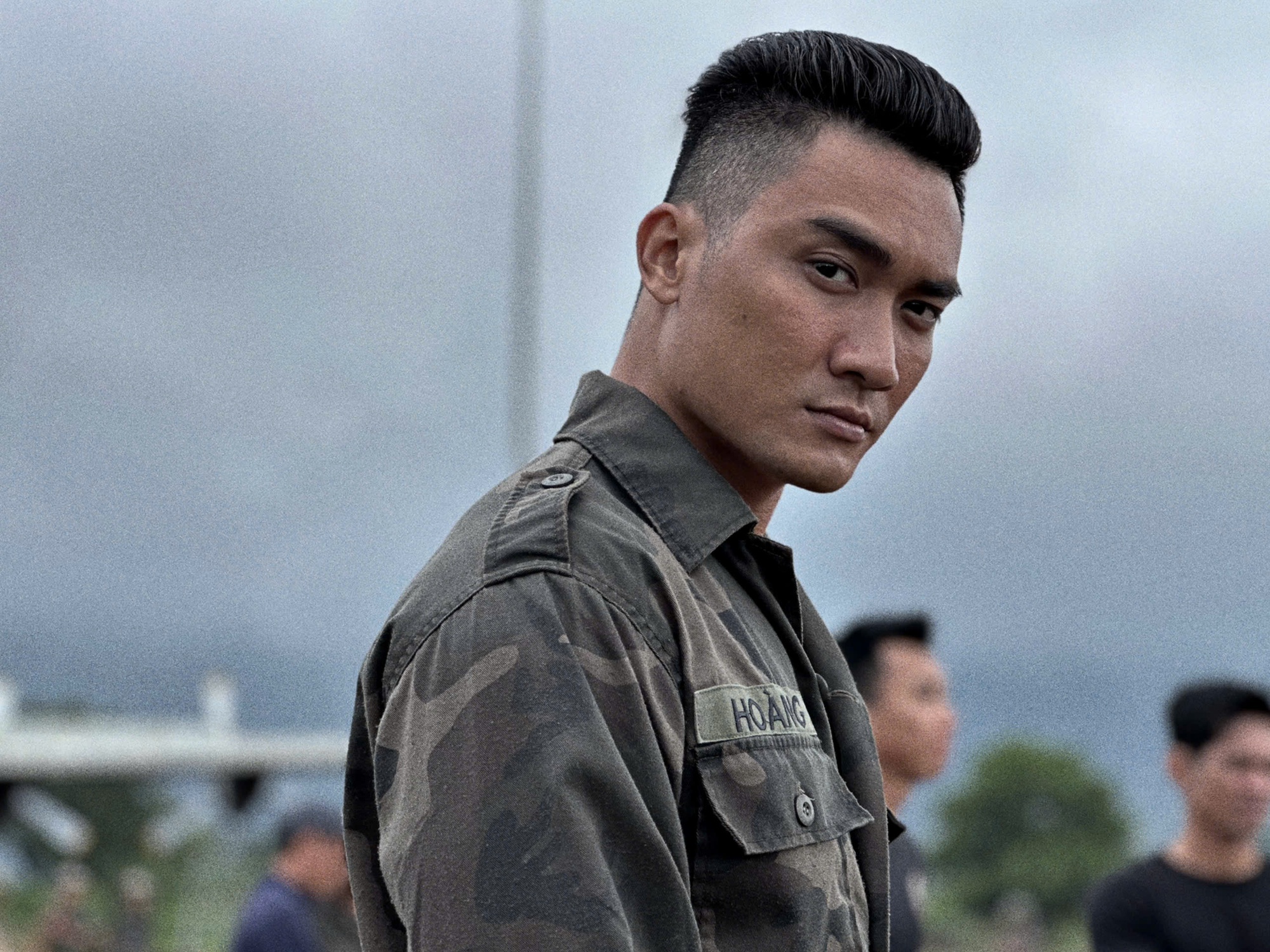 Lương Gia Huy đóng phim Mưa đỏ, tạo hình vừa công bố đã "gây sốt" - Ảnh 7. Lương Gia Huy đóng phim Mưa đỏ, tạo hình vừa công bố đã "gây sốt" - Ảnh 7.