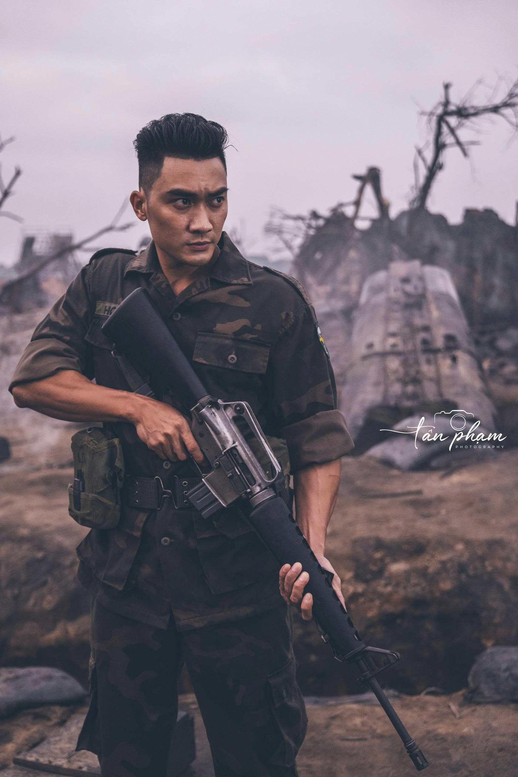 Lương Gia Huy đóng phim Mưa đỏ, tạo hình vừa công bố đã "gây sốt" - Ảnh 3. Lương Gia Huy đóng phim Mưa đỏ, tạo hình vừa công bố đã "gây sốt" - Ảnh 3.