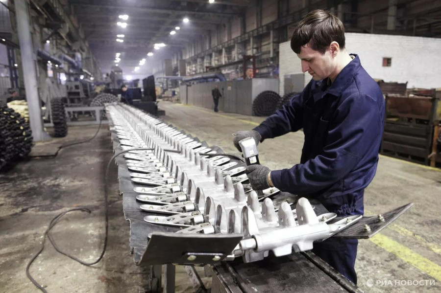 Moscow gặp kh&oacute; khăn trong Việc duy tr&igrave; vị thế kinh tế to&agrave;n cầu giữa &aacute;p lực trừng phạt - Ảnh 1.