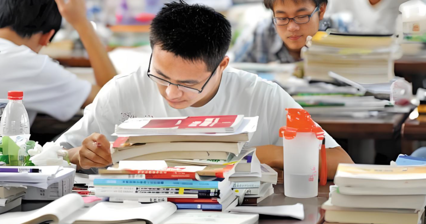 Khảo sát 100 học sinh thi ĐH: 4 điểm chung không phải gia thế hay bẩm sinh - Ảnh 3. Khảo sát 100 học sinh thi ĐH: 4 điểm chung không phải gia thế hay bẩm sinh - Ảnh 3.