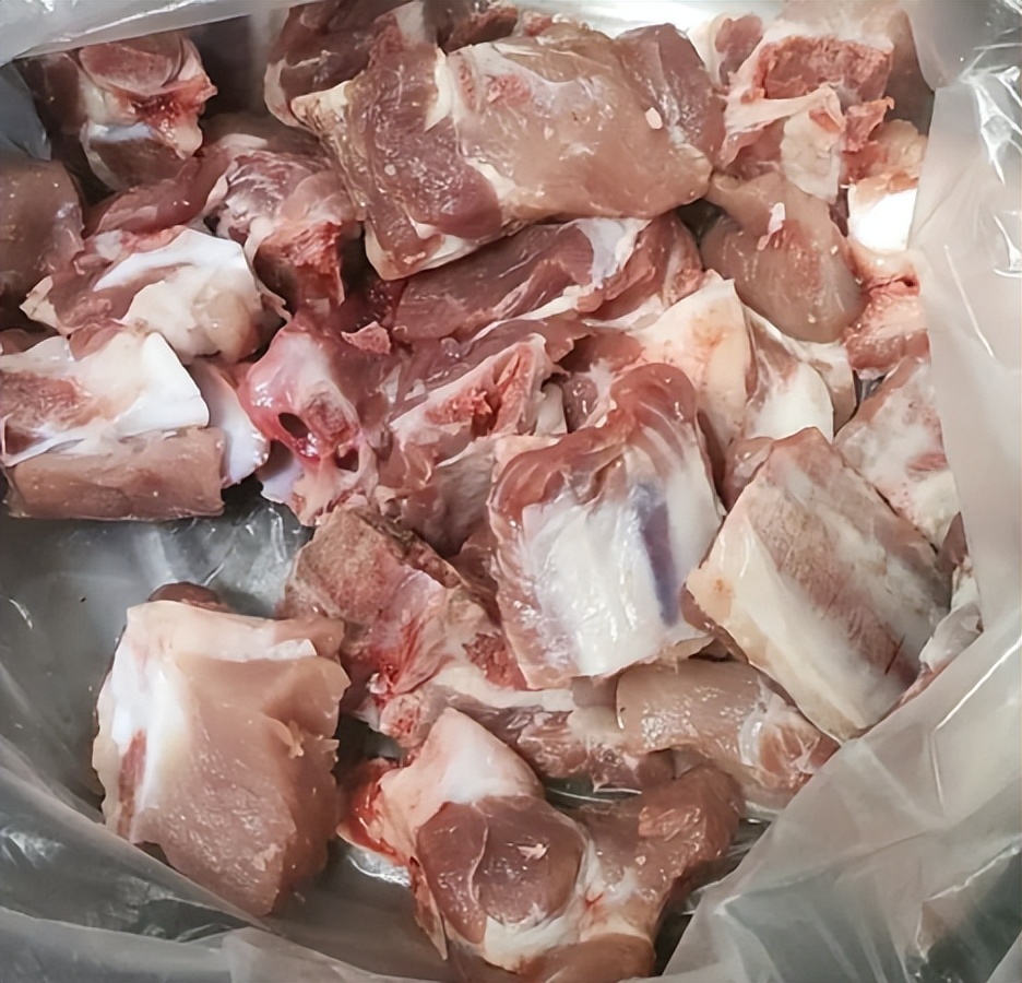 Đừng mua "4 loại" sườn n&agrave;y d&ugrave; rẻ đến đ&acirc;u: Nhờ nh&acirc;n vi&ecirc;n si&ecirc;u thị nhắc nhở, t&ocirc;i đ&atilde; học được một điều mới - Ảnh 3.