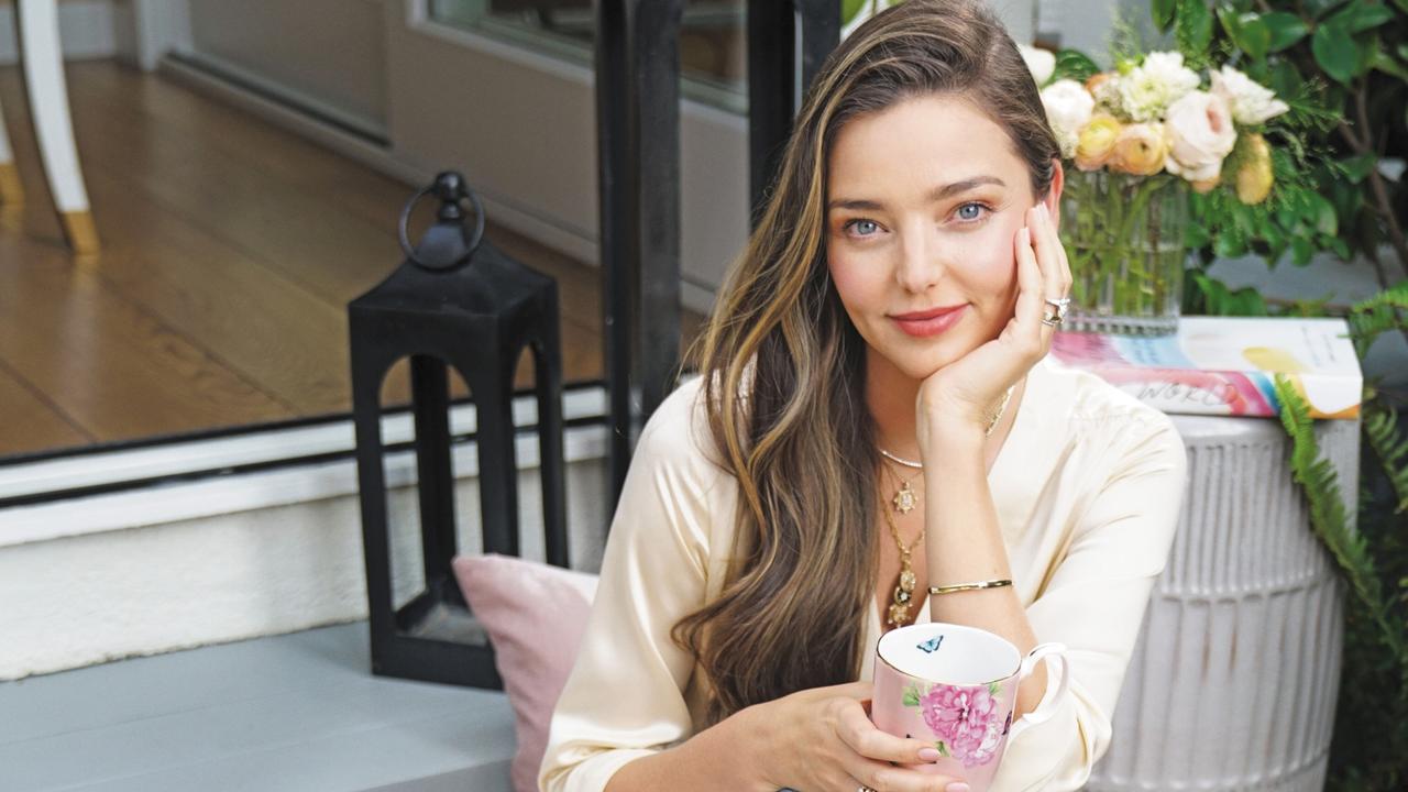 Thức uống chống già dành cho phụ nữ tuổi 30: "Thiên thần nội y" uống cả lít mỗi sáng nên 42 tuổi, 4 lần sinh nở vẫn tươi trẻ- Ảnh 4.