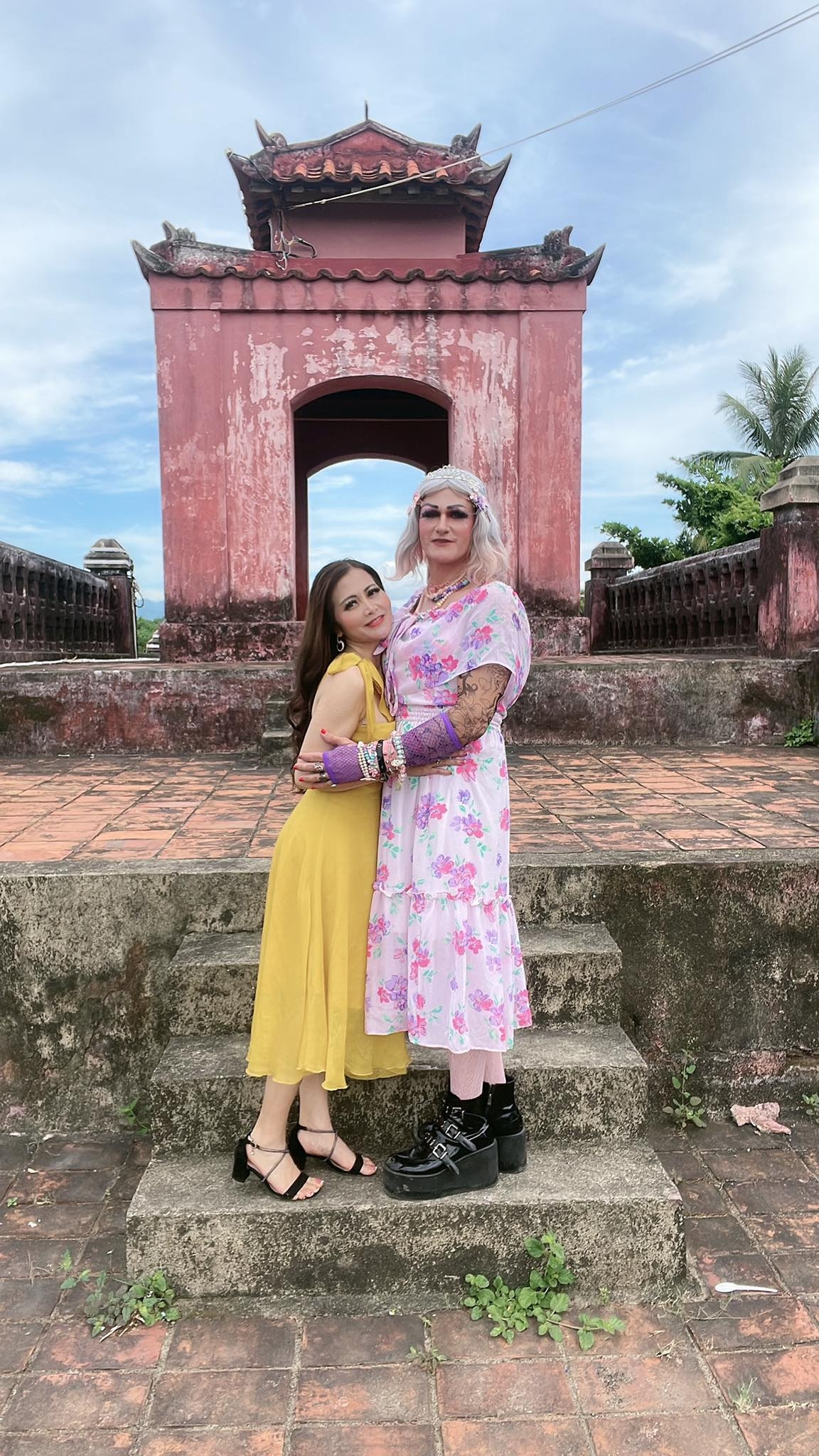 Cặp vợ Việt - chồng Mỹ chuyển giới từng rất nổi tiếng: Lộ tình trạng hiện tại, sao ra nông nỗi này?- Ảnh 6. Cặp vợ Việt - chồng Mỹ chuyển giới từng rất nổi tiếng: Lộ tình trạng hiện tại, sao ra nông nỗi này?- Ảnh 6.