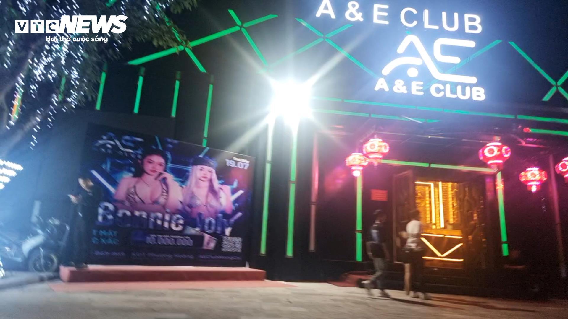 Bóng cười Móng Cái nhan nhản trong quán bar bất chấp quy định cấm - Ảnh 2.