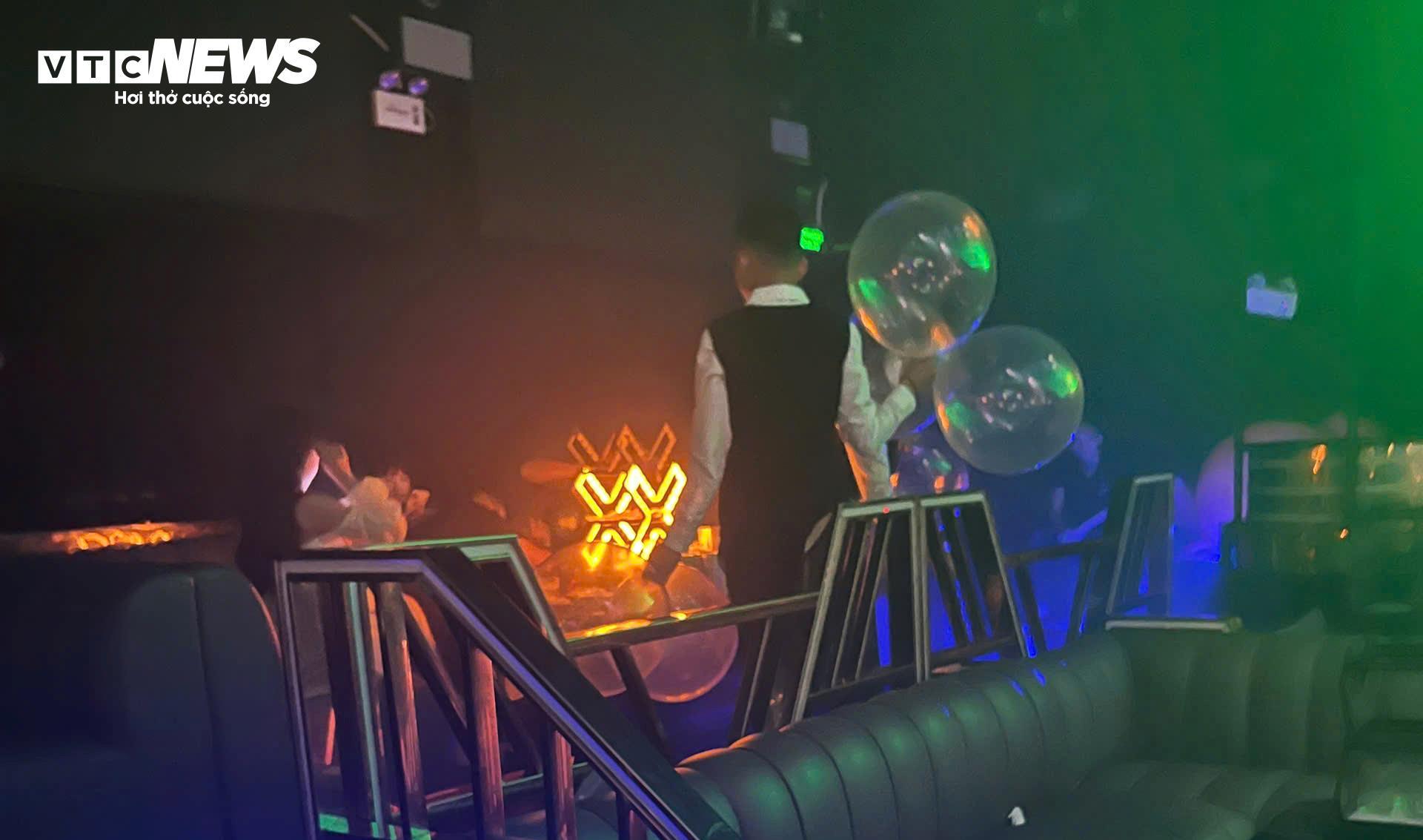 Bóng cười Móng Cái nhan nhản trong quán bar bất chấp quy định cấm - Ảnh 9.