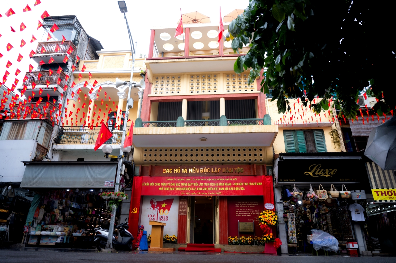 Khung cảnh ngôi nhà số 48 Hàng Ngang - nơi Chủ tịch Hồ Chí Minh viết Tuyên ngôn Độc lập - Ảnh 1.