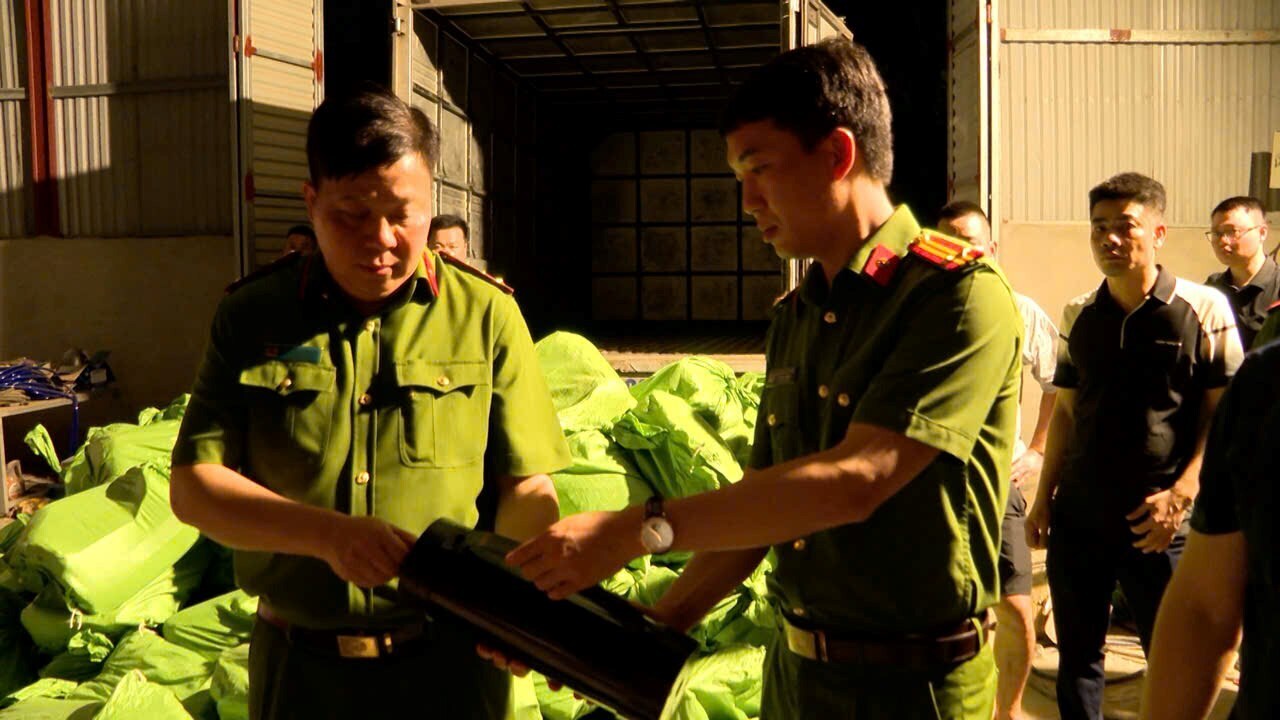 Bóng cười Móng Cái nhan nhản trong quán bar bất chấp quy định cấm - Ảnh 14.