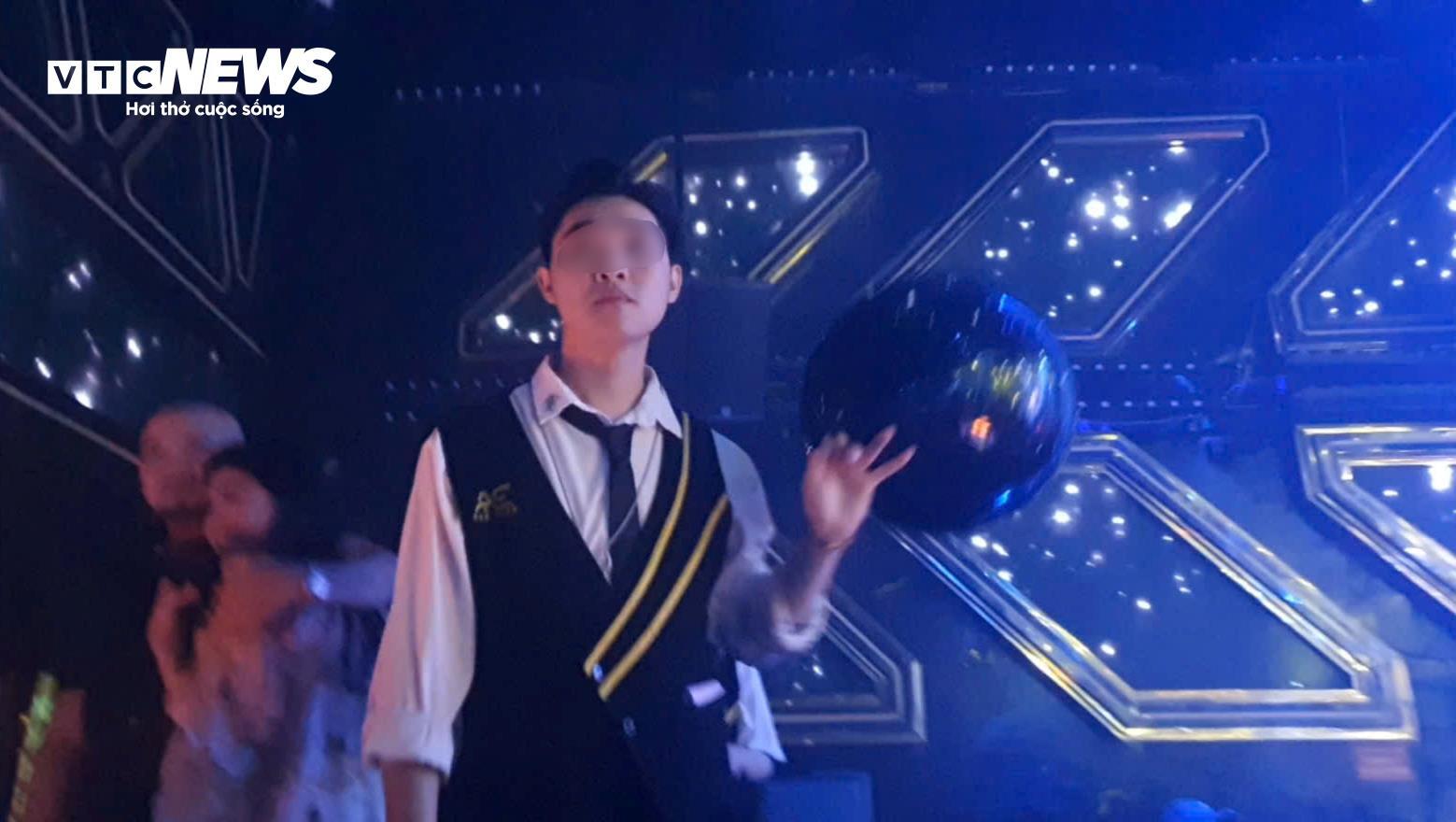 Bóng cười Móng Cái nhan nhản trong quán bar bất chấp quy định cấm - Ảnh 12.