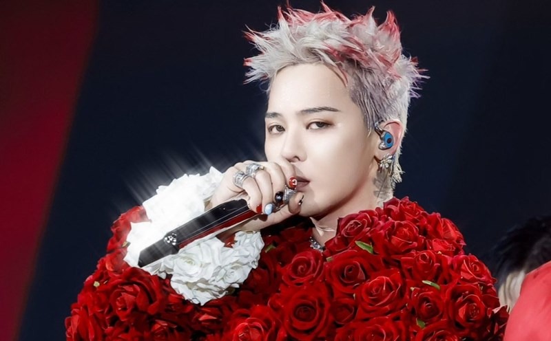G-Dragon mừng sinh nhật tuổi 37 "dị" tới mức dân tình tranh cãi: "Ngầu hay mất vệ sinh?"- Ảnh 9. G-Dragon mừng sinh nhật tuổi 37 "dị" tới mức dân tình tranh cãi: "Ngầu hay mất vệ sinh?"- Ảnh 9.