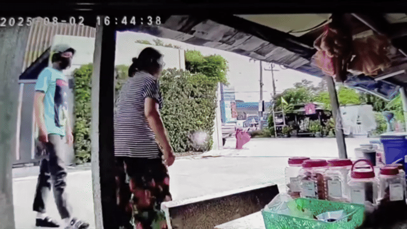 Người phụ nữ đang đi thì bị giật dây chuyền, diễn biến xảy ra sau đó khiến tất cả đều ngỡ ngàng - Ảnh 1.