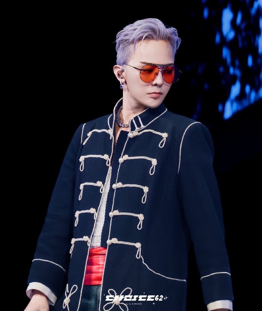 G-Dragon mừng sinh nhật tuổi 37 "dị" tới mức dân tình tranh cãi: "Ngầu hay mất vệ sinh?"- Ảnh 10. G-Dragon mừng sinh nhật tuổi 37 "dị" tới mức dân tình tranh cãi: "Ngầu hay mất vệ sinh?"- Ảnh 10.