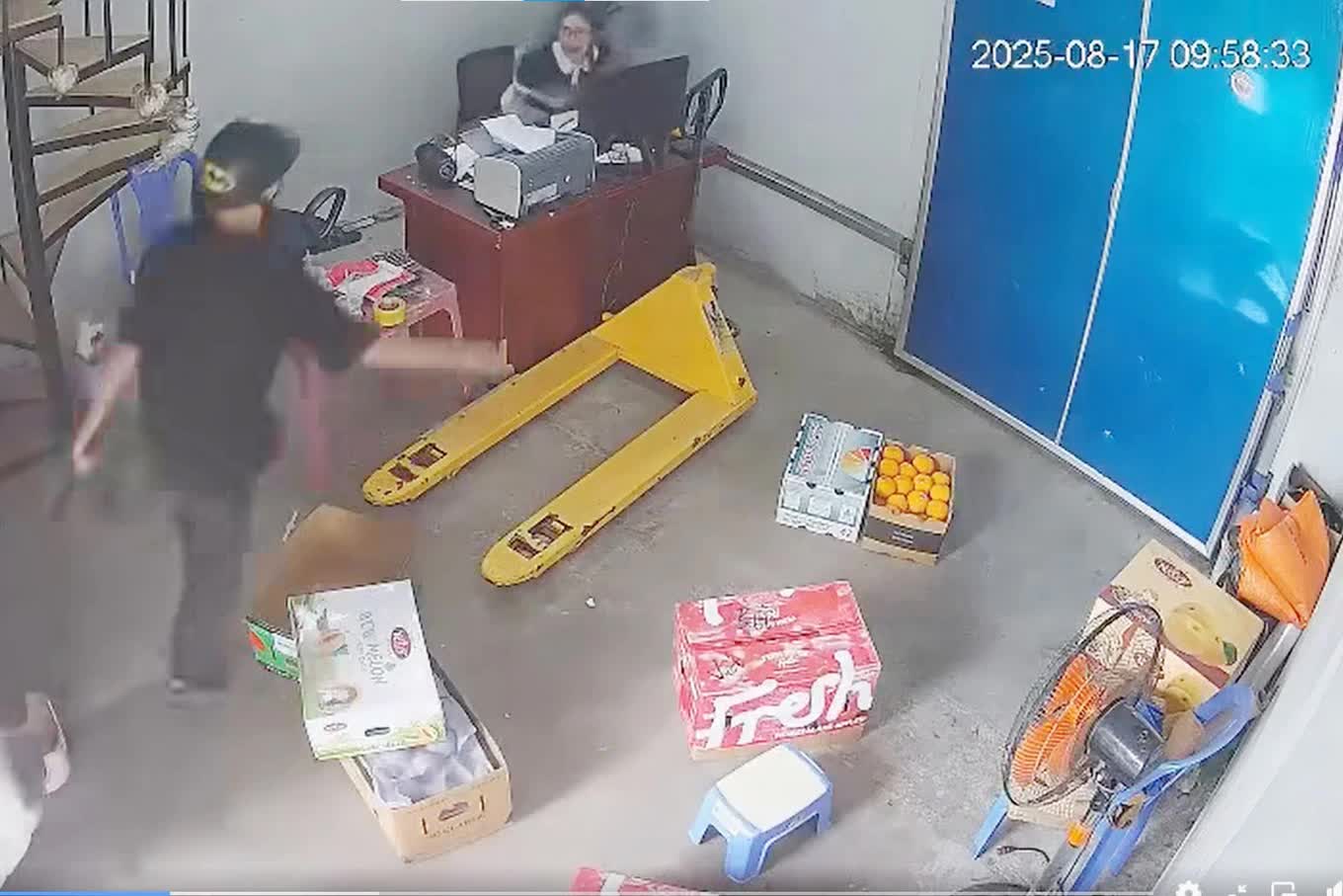 Xông vào nhà chém 3 đồng nghiệp cũ ở Hải Phòng và tội giết người nghiêm trọng - Ảnh 1.