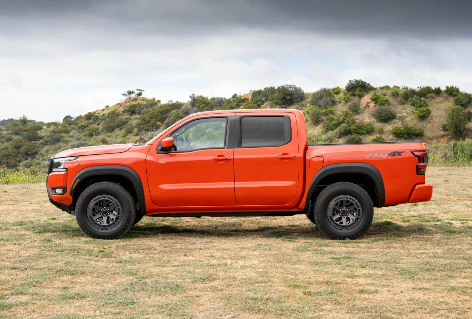 Nissan Navara 2026 ra mắt: Thêm tiện nghi, bổ sung bản địa hình cực chất đấu Ford Ranger Raptor, nhưng vẫn thua đối thủ ở một điểm - Ảnh 6.