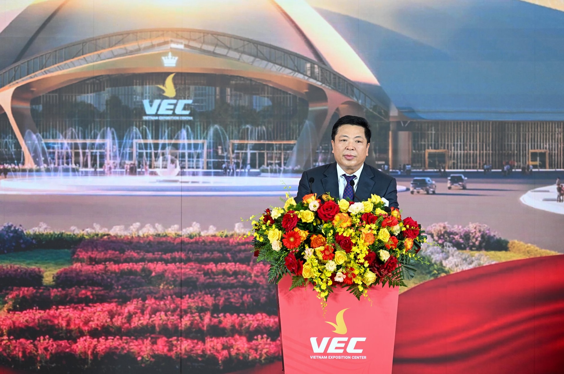 Ngày 19/8 lịch sử: Việt Nam bùng nổ siêu dự án 1,28 triệu tỷ đồng, Vingroup lập kỳ tích - Ảnh 3.