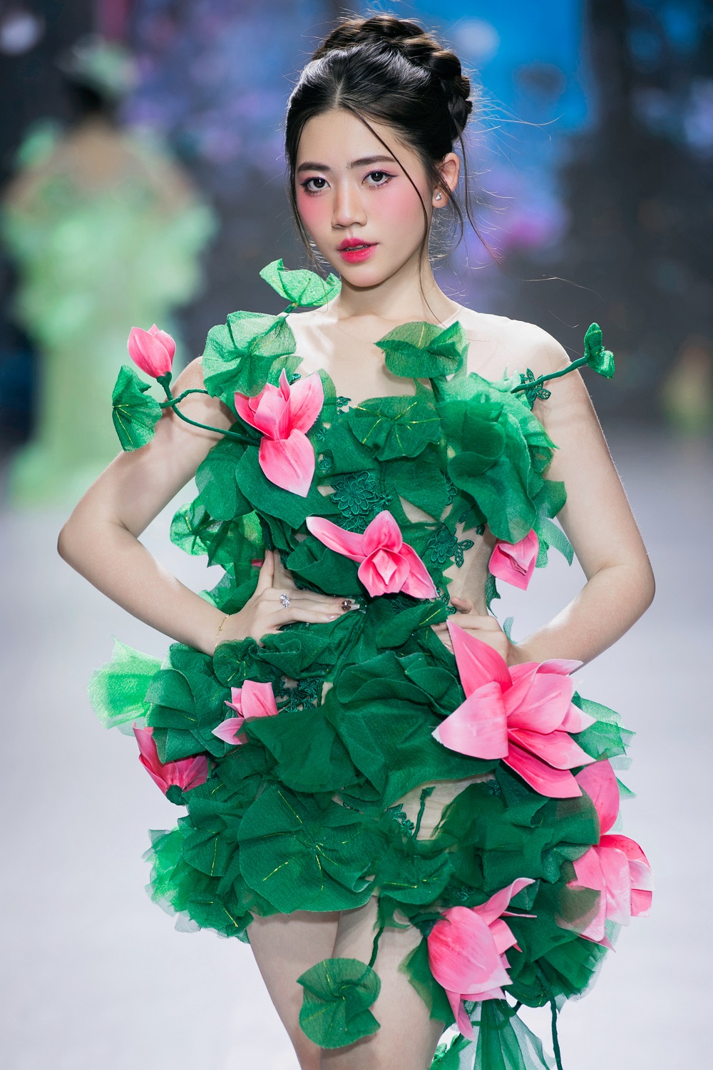 Người mẫu Mina Lê nhận được nhiều lời khen khi trình diễn thời trang- Ảnh 1.