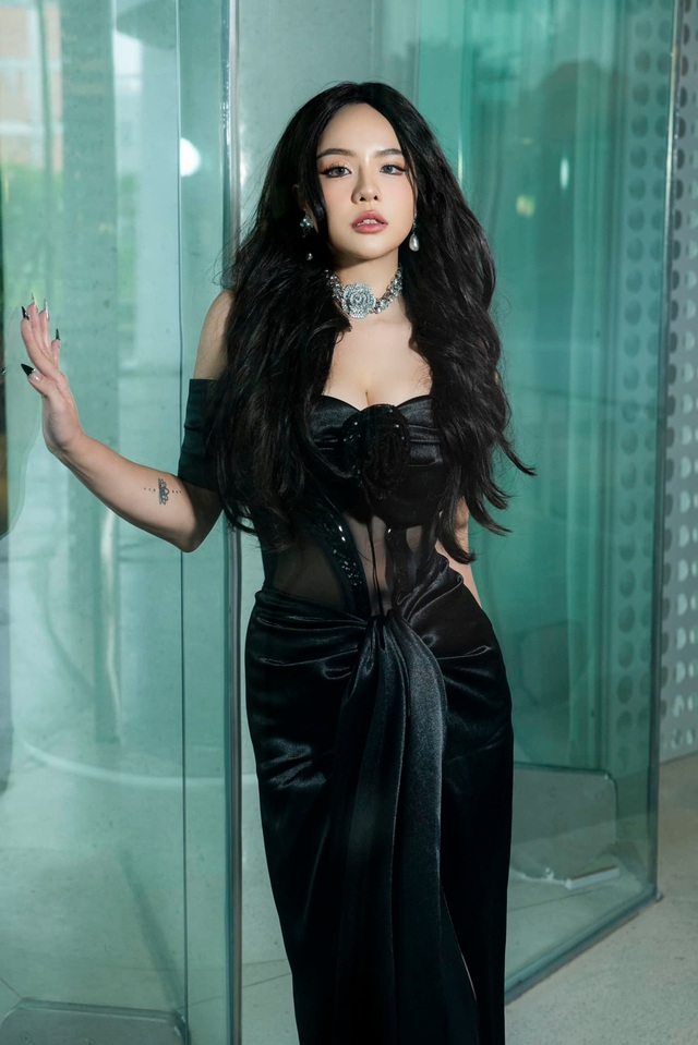 Chị Đẹp mang thai con đầu lòng với chồng kém 6 tuổi: Vắng bóng khỏi showbiz, check-in du lịch lia lịa - Ảnh 1. Chị Đẹp mang thai con đầu lòng với chồng kém 6 tuổi: Vắng bóng khỏi showbiz, check-in du lịch lia lịa - Ảnh 1.