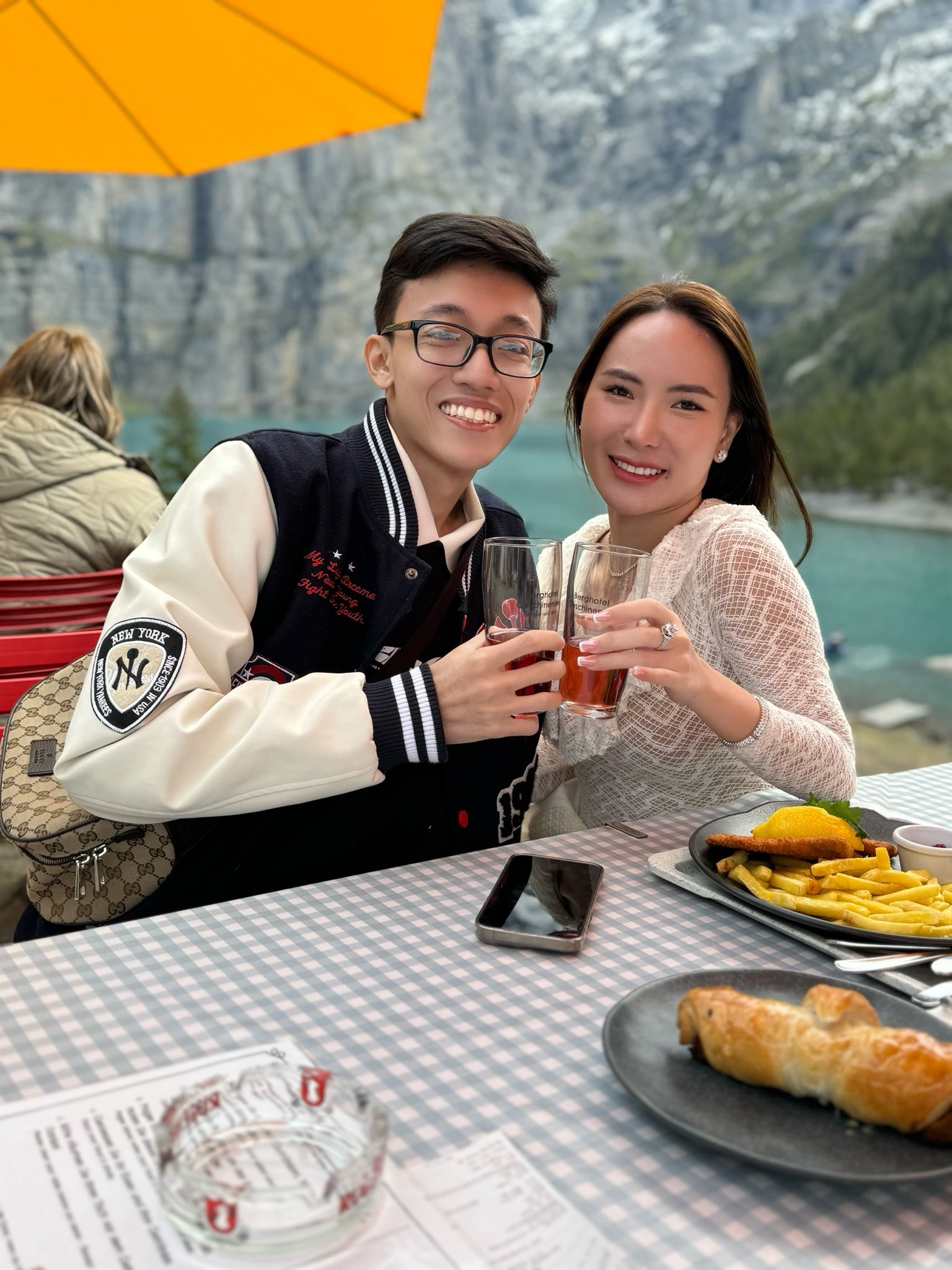 Tình hình hôn nhân hiện tại của con trai chủ tiệm vàng Vĩnh Long có hồi môn khủng 20 cây vàng, biệt thự 20 tỷ- Ảnh 5. Tình hình hôn nhân hiện tại của con trai chủ tiệm vàng Vĩnh Long có hồi môn khủng 20 cây vàng, biệt thự 20 tỷ- Ảnh 5.
