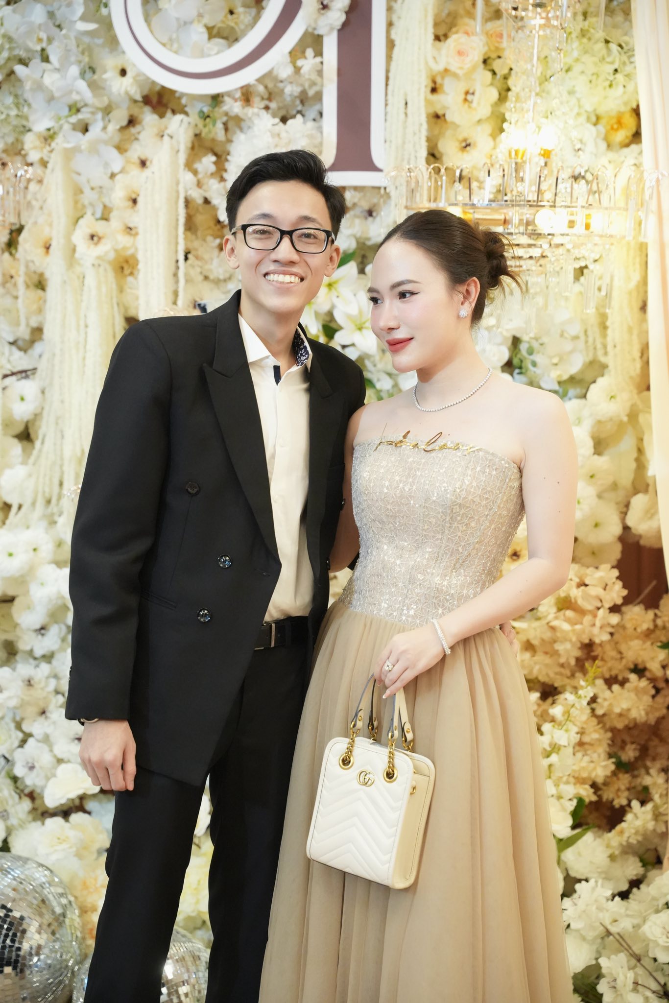 Tình hình hôn nhân hiện tại của con trai chủ tiệm vàng Vĩnh Long có hồi môn khủng 20 cây vàng, biệt thự 20 tỷ- Ảnh 4. Tình hình hôn nhân hiện tại của con trai chủ tiệm vàng Vĩnh Long có hồi môn khủng 20 cây vàng, biệt thự 20 tỷ- Ảnh 4.
