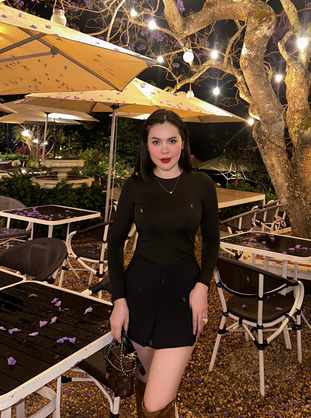 Nữ đại gia là mẹ đơn thân được nam NSƯT cưng chiều, dọn về sống chung trong biệt thự 200 tỷ ở TP.HCM - Ảnh 1.