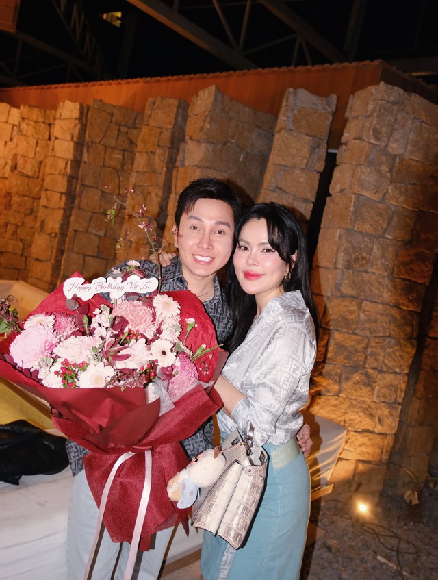 Nữ đại gia là mẹ đơn thân được nam NSƯT cưng chiều, dọn về sống chung trong biệt thự 200 tỷ ở TP.HCM - Ảnh 3.