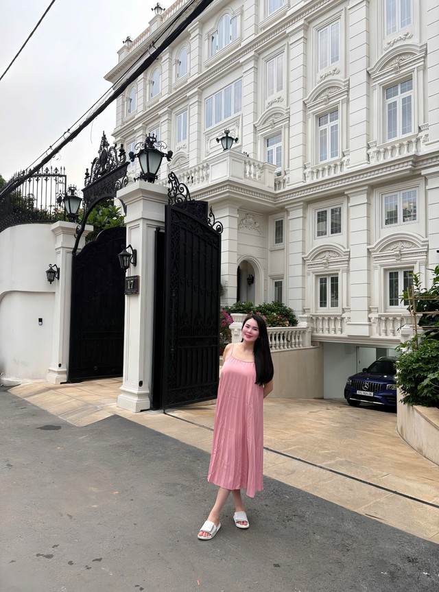 Nữ đại gia là mẹ đơn thân được nam NSƯT cưng chiều, dọn về sống chung trong biệt thự 200 tỷ ở TP.HCM - Ảnh 5.