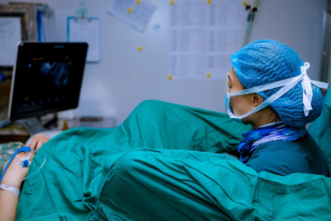 Phụ nữ độc th&acirc;n sinh con bằng IVF: Điều kiện đơn giản bất ngờ- Ảnh 1.