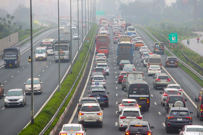 Cục CSGT đề xuất phân làn cấm xe tải trên cao tốc Hà Nội - Hải Phòng - Ảnh 1.