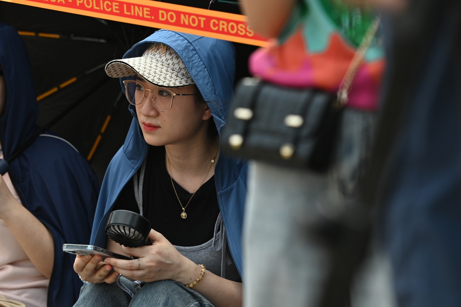 Hồ Gươm chiều cuối tuần: H&agrave;ng trăm người d&acirc;n đội nắng gần 40 độ C xem lực lượng đặc nhiệm đu d&acirc;y, diễn tập chống khủng bố- Ảnh 15.