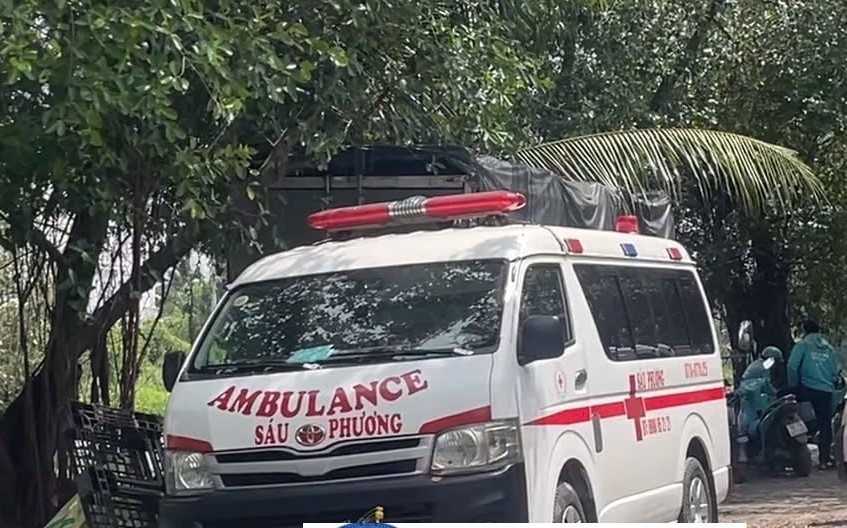 Tìm cô gái nhảy cầu , phát hiện thi thể 2 nam giới trên sông Sài Gòn - Ảnh 2.