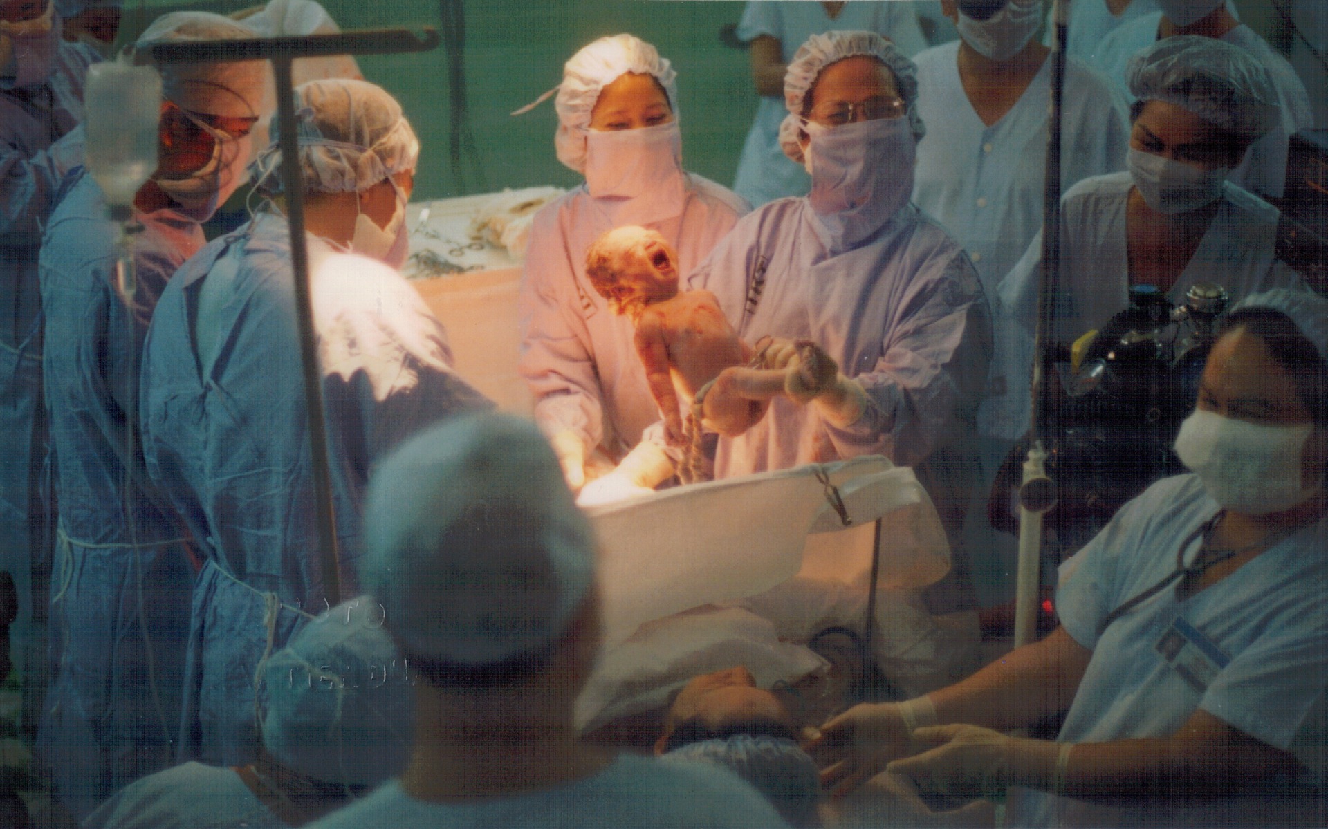 Kỳ tích y học: Bé trai chào đời từ phôi thai trữ đông suốt hơn 30 năm- Ảnh 2.