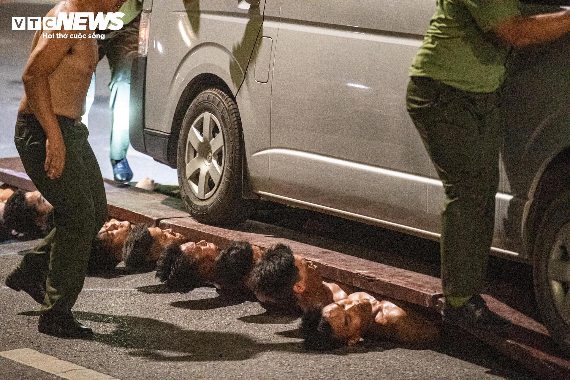 Cảnh sát trấn áp khủng bố trong màn trình diễn nghẹt thở ở phố đi bộ Hồ Gươm - Ảnh 11.