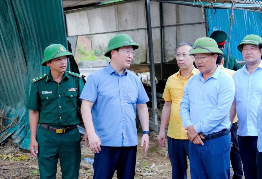 Mưa lũ lịch sử tại Nghệ An: 7 . 477 Căn nhà hư hỏng , thiệt hại 3 . 623 Tỉ đồng - Ảnh 1. Mưa lũ lịch sử tại Nghệ An: 7 . 477 Căn nhà hư hỏng , thiệt hại 3 . 623 Tỉ đồng - Ảnh 1.