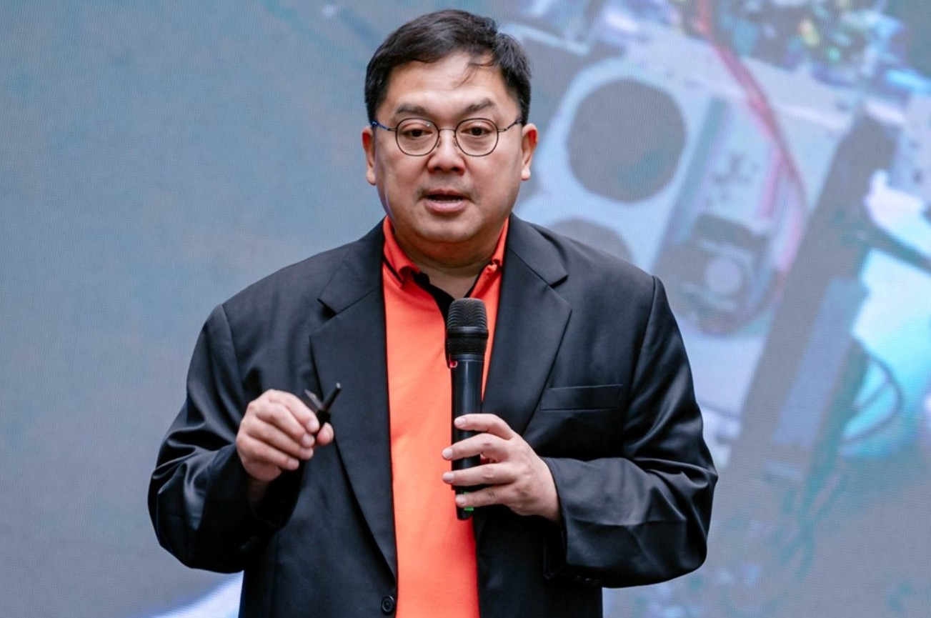 CLIP: Biển flash bật sáng để tưởng niệm ông Hoàng Nam Tiến, chủ tịch FPT Trương Gia Bình chia sẻ xúc động- Ảnh 5.