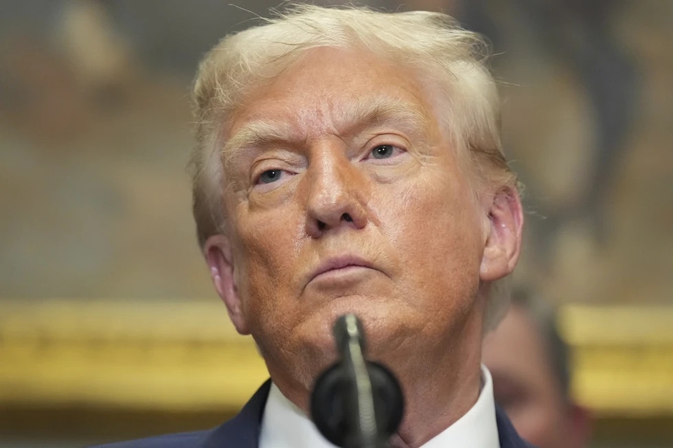 Tổng thống Donald Trump điều 2 tàu ngầm hạt nhân đến gần Nga- Ảnh 1.